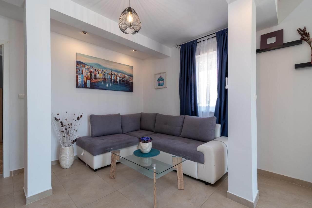 Apartments Dobrila Kastel Novi Екстер'єр фото