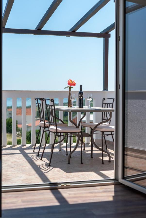 Apartments Dobrila Kastel Novi Екстер'єр фото