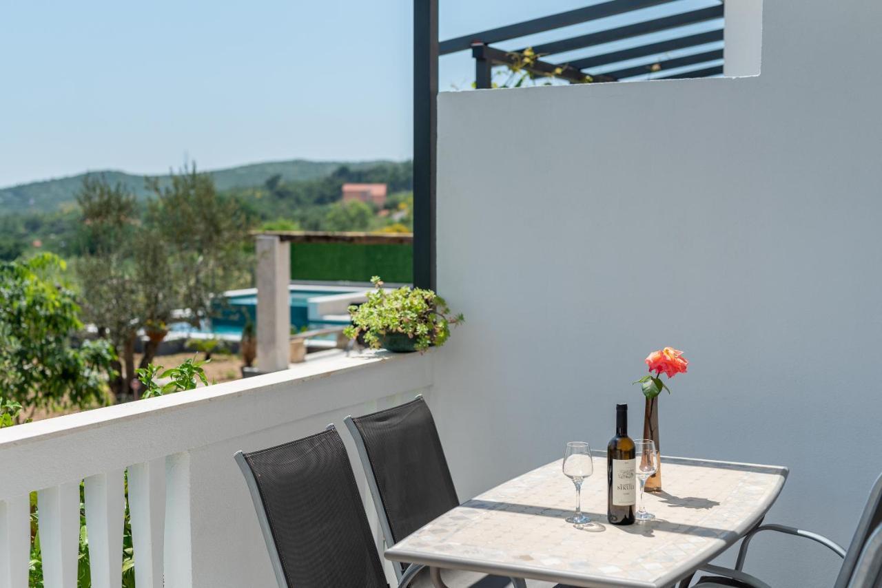 Apartments Dobrila Kastel Novi Екстер'єр фото
