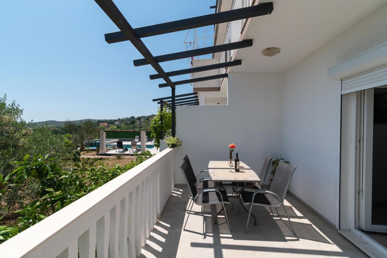 Apartments Dobrila Kastel Novi Екстер'єр фото