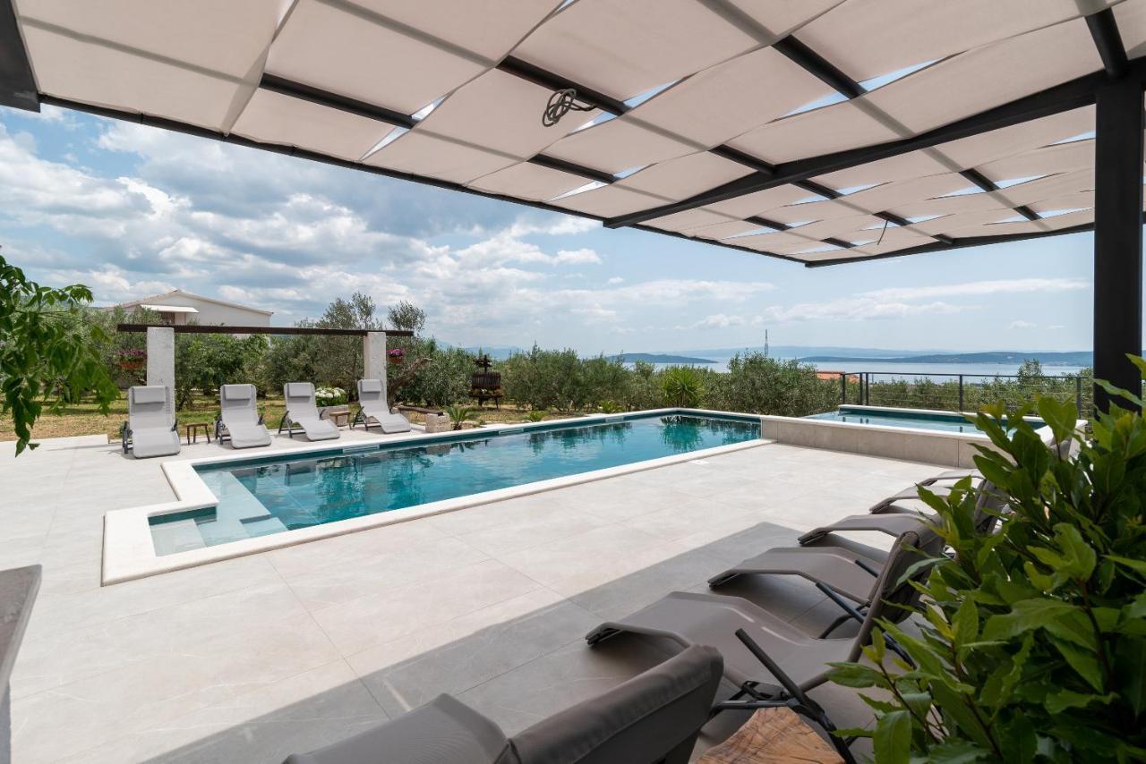 Apartments Dobrila Kastel Novi Екстер'єр фото